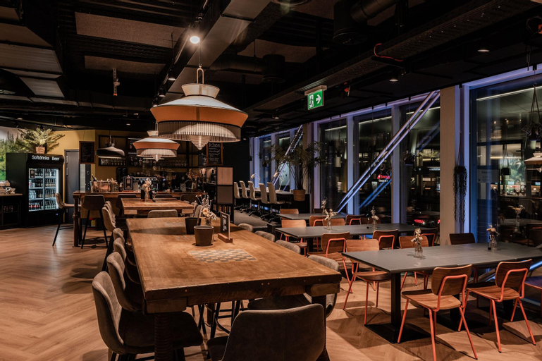 Food & Drinks 15