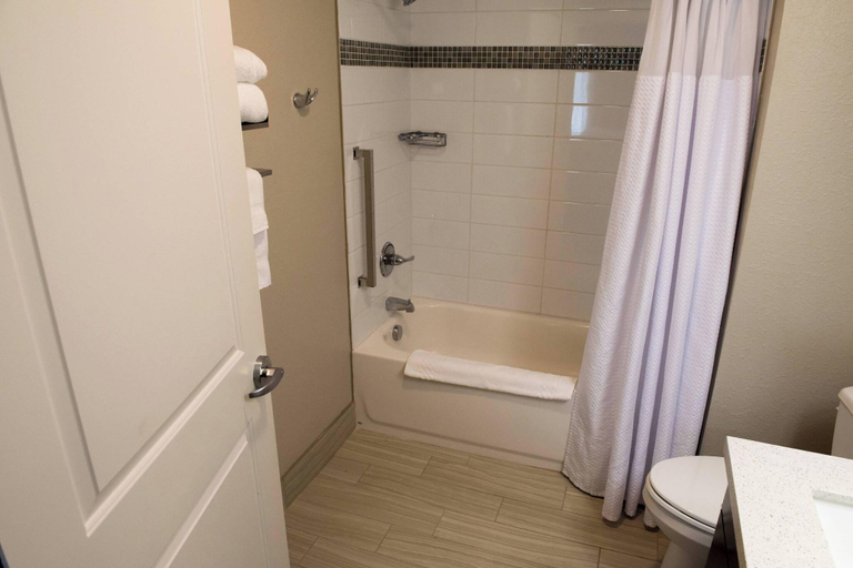 Bathroom 4, TownePlace Suites Battle Creek, Calhoun
