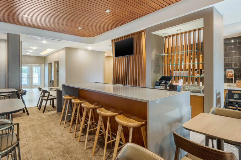 Food & Drinks 5, SpringHill Suites by Marriott Charlotte Southwest, Mecklenburg
