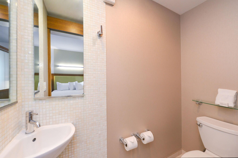 Bathroom 4, SpringHill Suites Kingman Route 66, Mohave