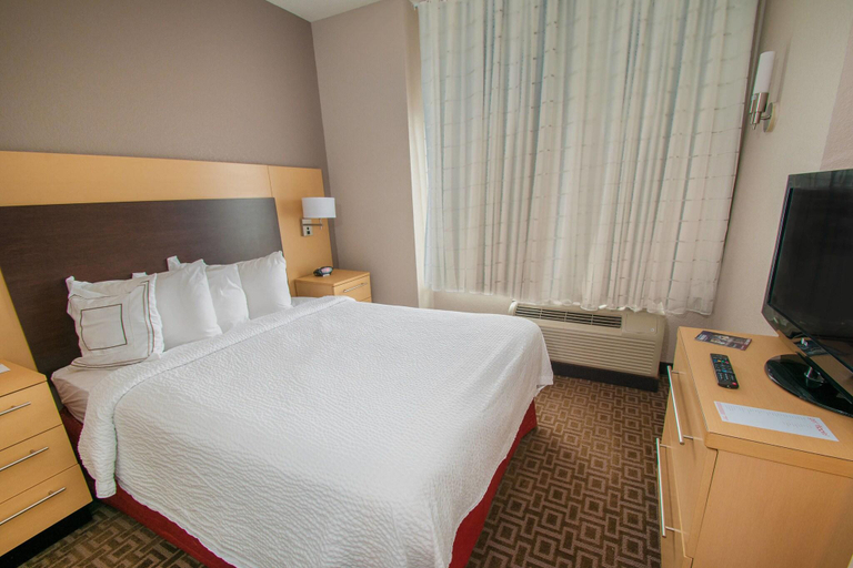 Bedroom 3, TownePlace Suites Scranton Wilkes-Barre, Lackawanna