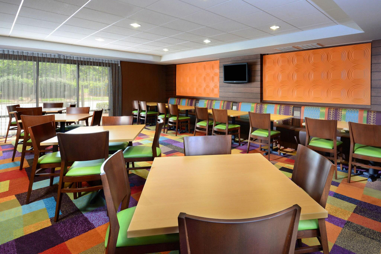 Food & Drinks 5, Fairfield Inn & Suites Winston-Salem Hanes Mall, Forsyth