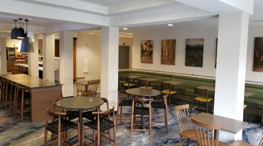 Food & Drinks 5, Fairfield Inn & Suites by Marriott Mt. Vernon Rend Lake, Jefferson