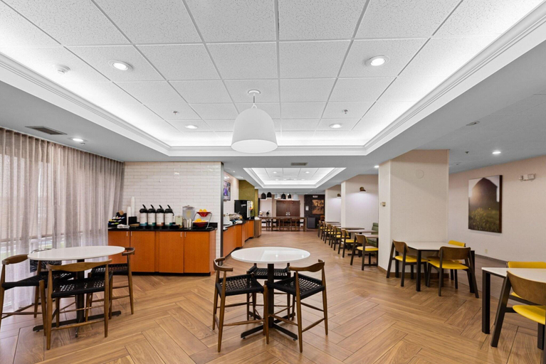 Food & Drinks 5, Fairfield Inn Evansville West, Vanderburgh