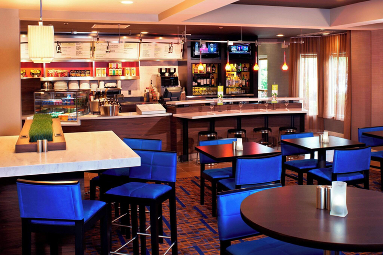 Food & Drinks 5, Courtyard Cleveland Airport North, Cuyahoga