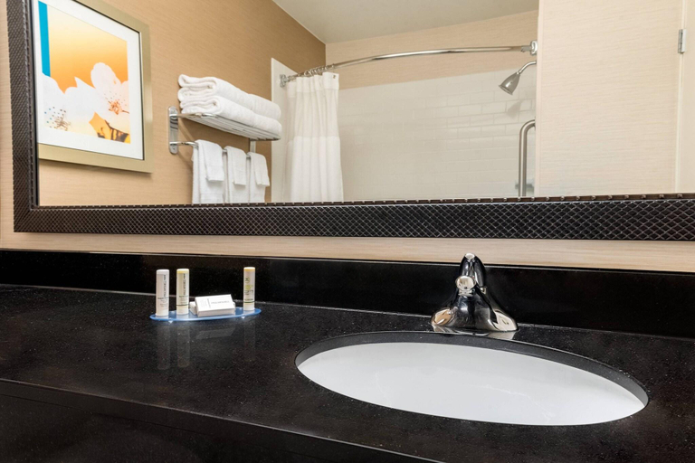 Bathroom 5, Fairfield Inn & Suites Stevens Point, Portage