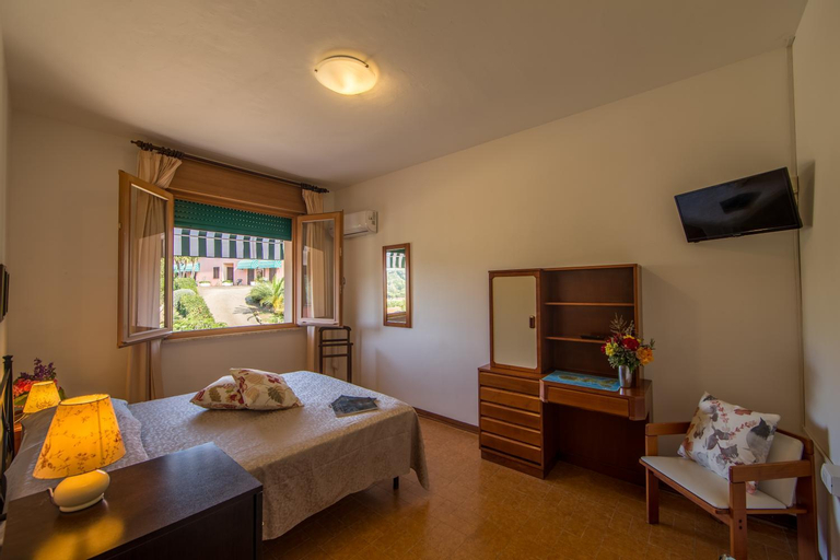 Others 4, Hotel La Feluca, Livorno