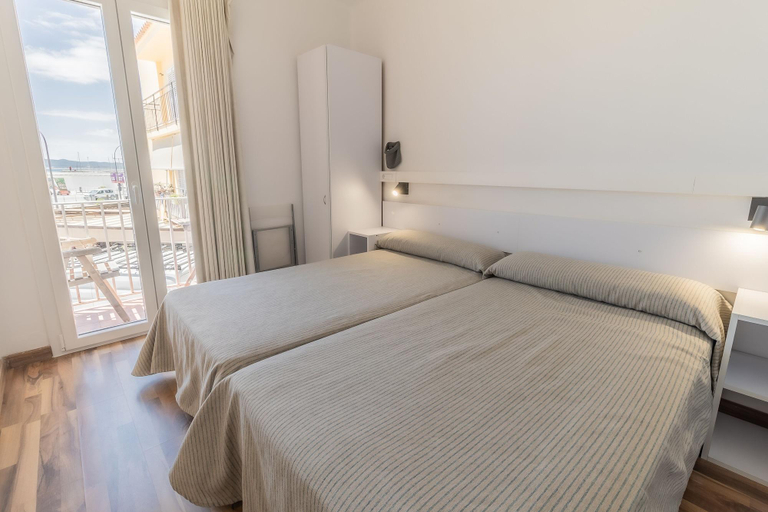 Bedroom 3, Fonda Can Dalfo by Vivere Stays, Girona