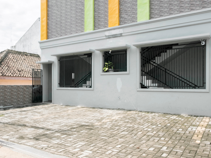 Exterior & Views 4, SPOT ON 93956 Siliwangi Guest House Syariah, Bandung