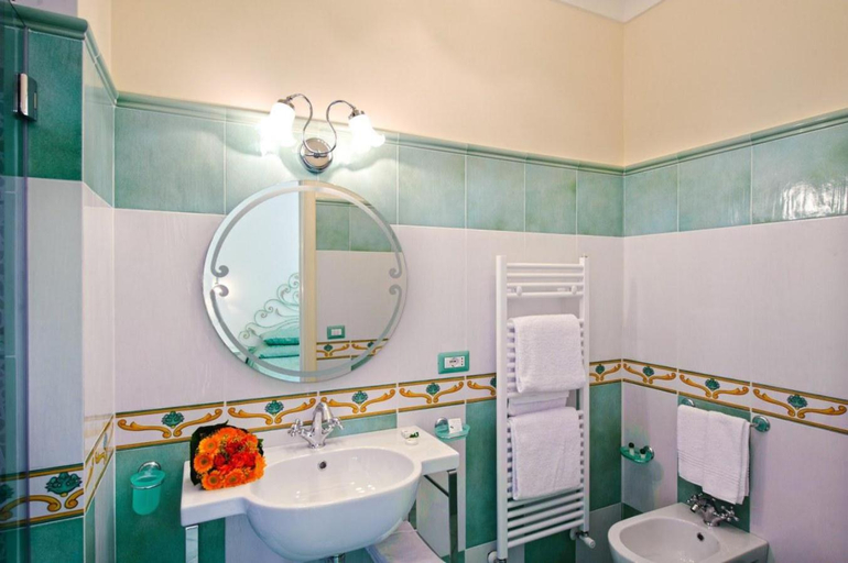 Bathroom 2, La Sorgente del Sole, Salerno