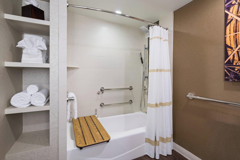 Bathroom 4, Marriott Baton Rouge, East Baton Rouge