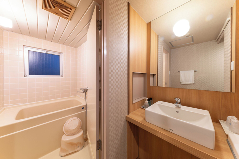 Bathroom 4, Hagihonjin, Hagi