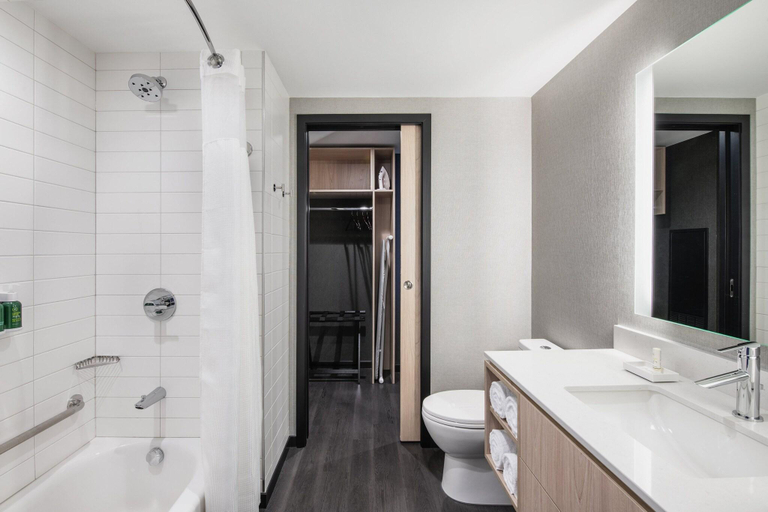 Bathroom 5, Residence Inn by Marriott Calgary Downtown/Beltline District, Division No. 6