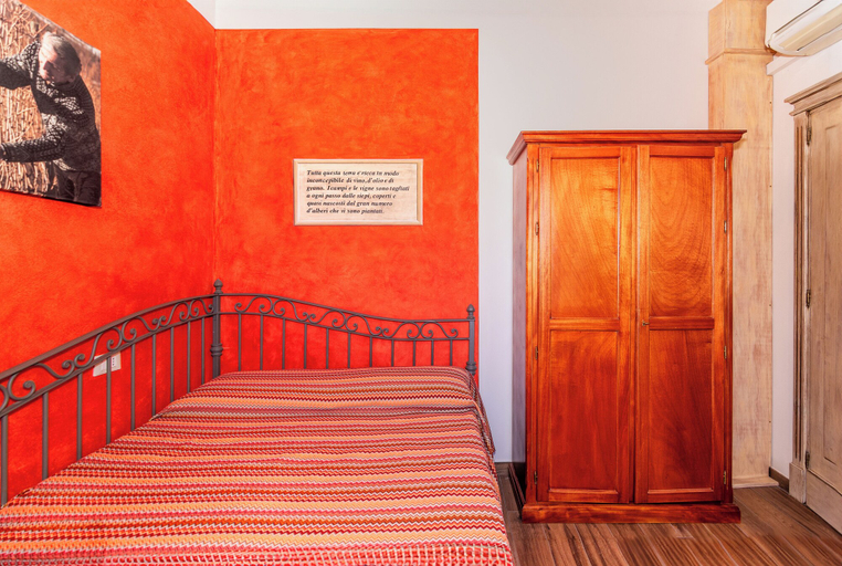 Bedroom 2, B&B Il Giardino dei Poeti and Apartaments, Lucca