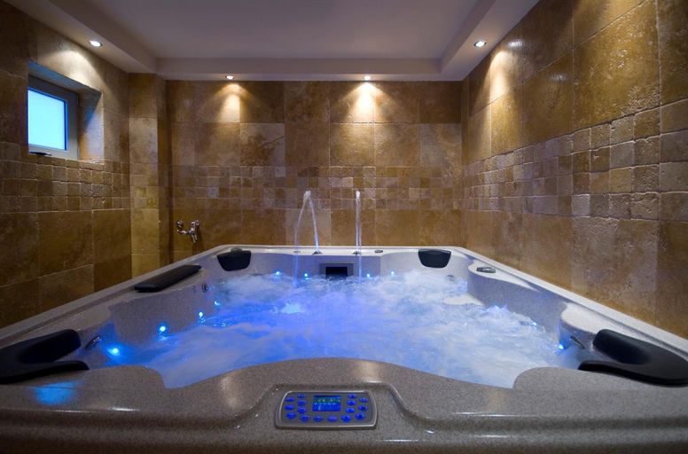 Spa 2, Vila V Lux