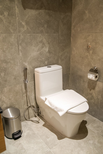 Bathroom 16