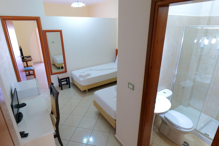 Bathroom 4, Divo Palace Hotel, Sarandës