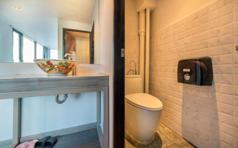Bathroom 13