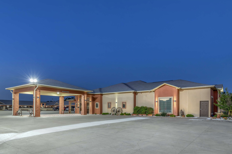 Exterior & Views 2, Best Western Windwood Inn & Suites, Duval