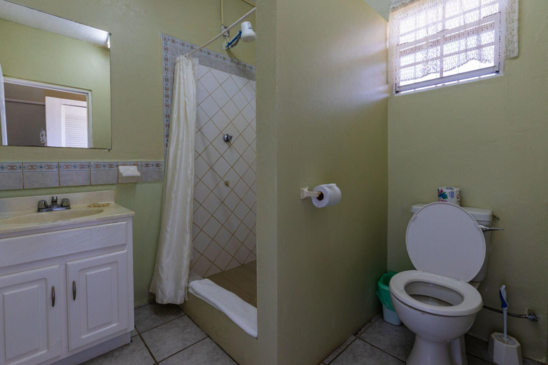 Bathroom 4, Wave Crest Suites