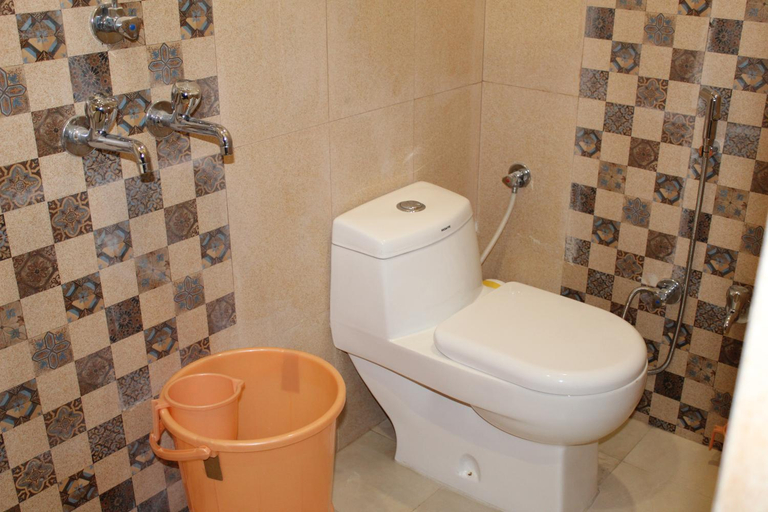 Bathroom 4, Hotel Gopal, Hardwar