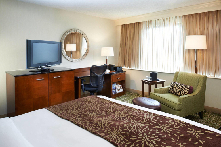 Bedroom 3, Detroit Marriott Livonia, Wayne