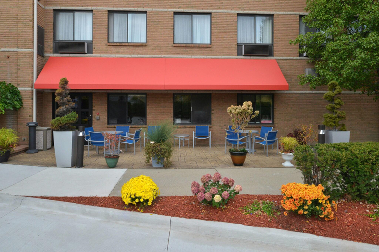 Exterior & Views 2, TownePlace Suites Detroit Warren, Macomb