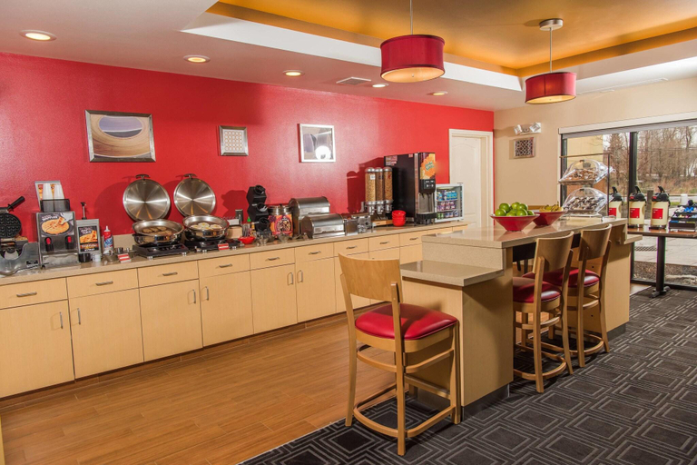 Food & Drinks 4, TownePlace Suites Erie, Erie