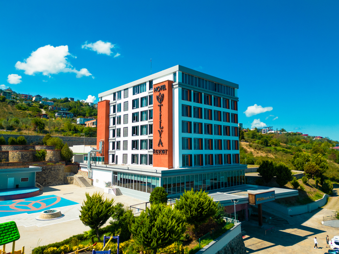 Exterior & Views