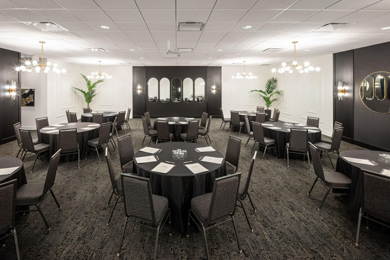Food & Drinks 5, Residence Inn Calgary South, Division No. 6