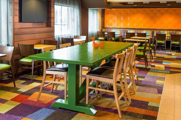 Food & Drinks 5, Fairfield Inn & Suites Springfield, Clark