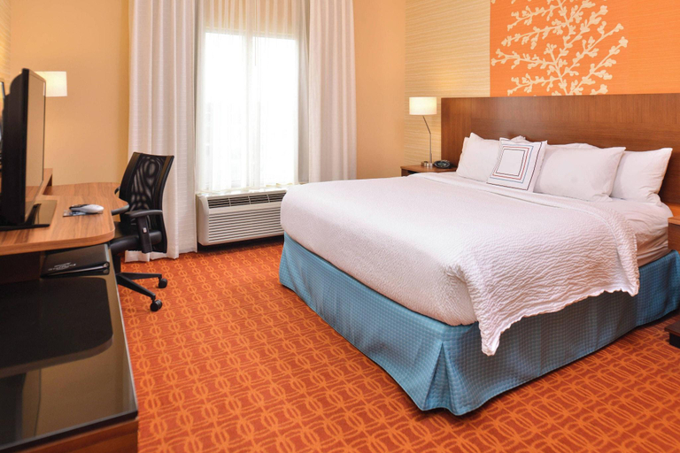 Bedroom 4, Fairfield Inn & Suites Calhoun, Gordon