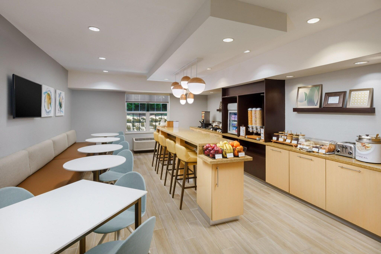 Food & Drinks 5, TownePlace Suites Manchester-Boston Regional Airpt, Hillsborough