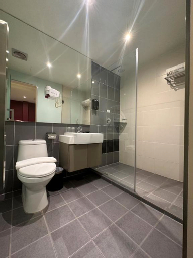 Bathroom 22