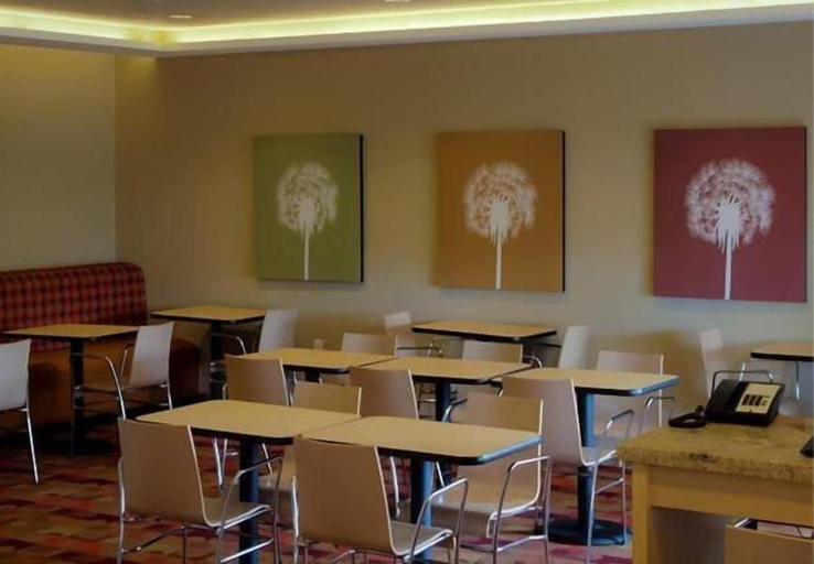 Food & Drinks 5, TownePlace Suites Vincennes, Knox