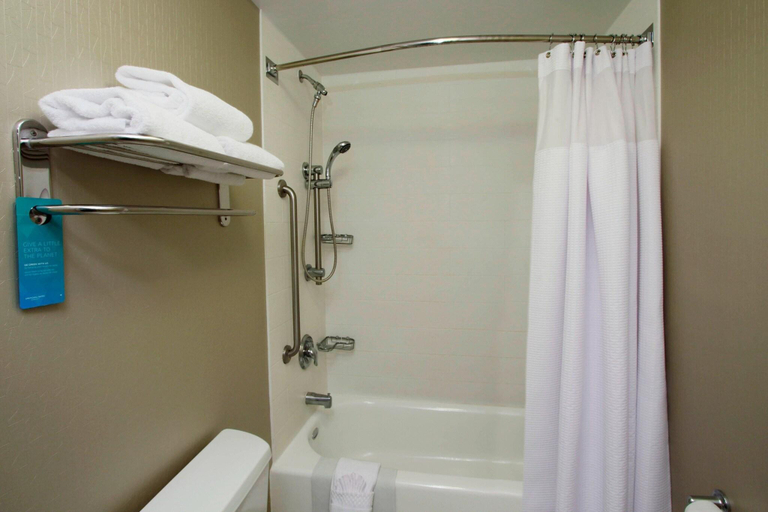 Bathroom, Springhill Suites Madera, Madera