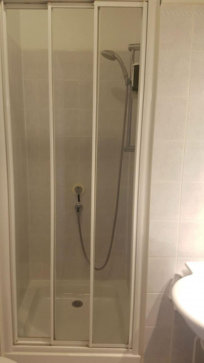 Bathroom 5, Auberge de Bourgogne, Yonne