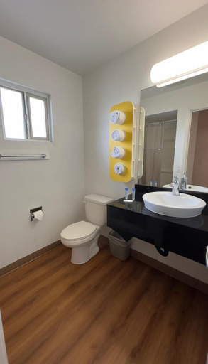 Bathroom 4, Beachside Inn, Del Norte
