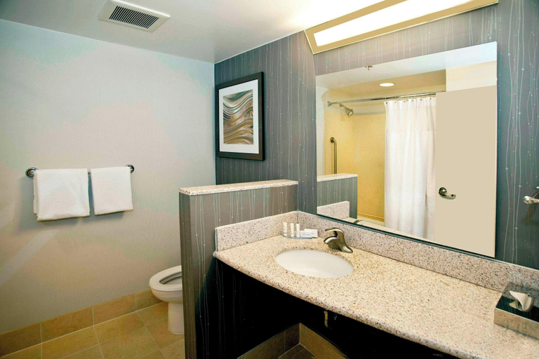 Bathroom 4, Courtyard New Haven At Yale, New Haven