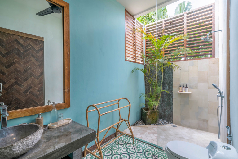 Bathroom 4, Puri Aman - Unique & Lush 3BR Pool Villa - Next to Gigi Susu & Walk to Beach, Badung