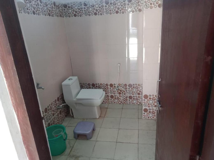 Bathroom 2, Vamoose Srishty Choice, Chamoli