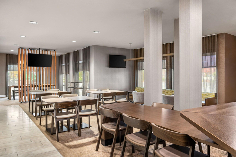 Food & Drinks 5, Springhill Suites By Marriott Bolingbrook, Will
