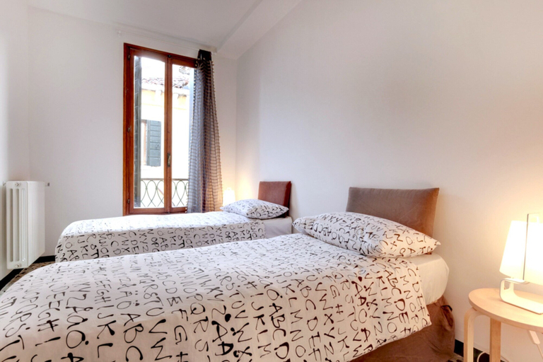 Bedroom 4, Ca' Silvia Saint Mark Square Apartment, Venezia