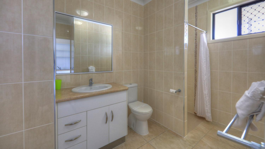 Bathroom 3, Sky View Units Apartments, Bowen