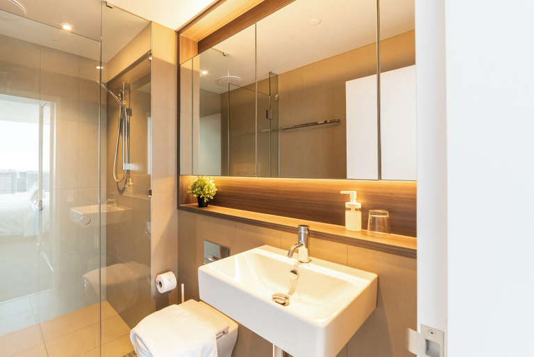 Bathroom, Pars Apartments Collins Wharf Docklands, Melbourne