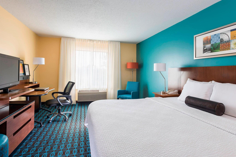 Bedroom 4, Fairfield Inn & Suites by Marriott Chicago Napervi, Dupage