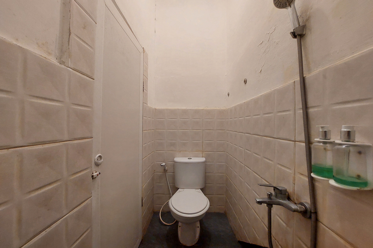 Bathroom 12