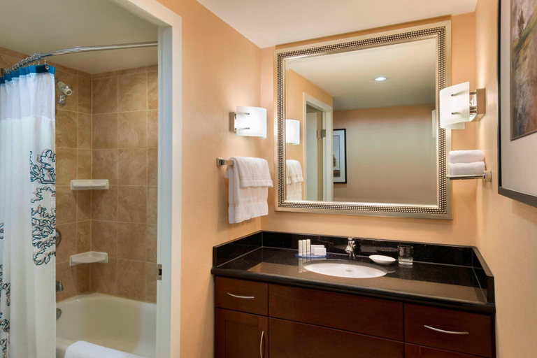 Bathroom, Residence Inn Toronto Downtown/Entertainment Distr, Toronto