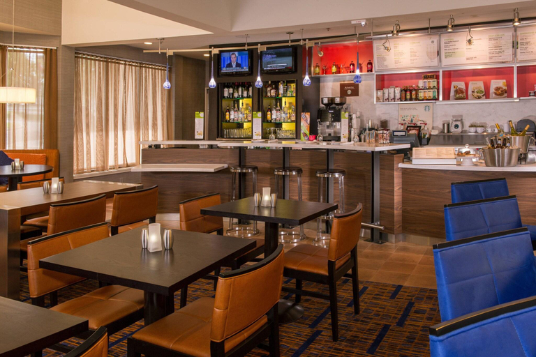 Food & Drinks 5, Courtyard Richmond West, Henrico