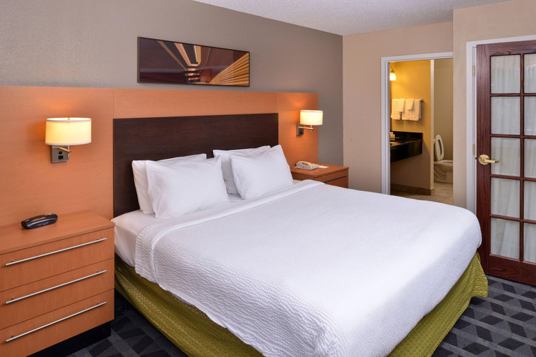 Bedroom 4, TownePlace Suites Detroit Warren, Macomb